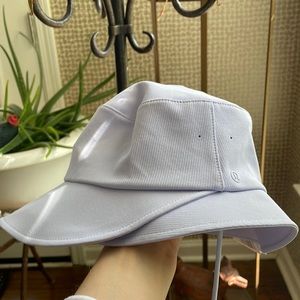 Lululemon bucket hat NWT